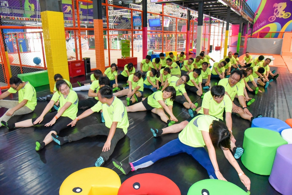 蹦床乐园团建